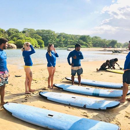 ホテル Star Rest Surf Camp Arugambay アルガムベイ エクステリア 写真